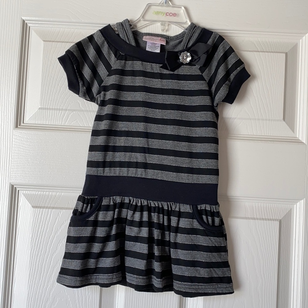 Adorable striped tunic with bow detail - size2T